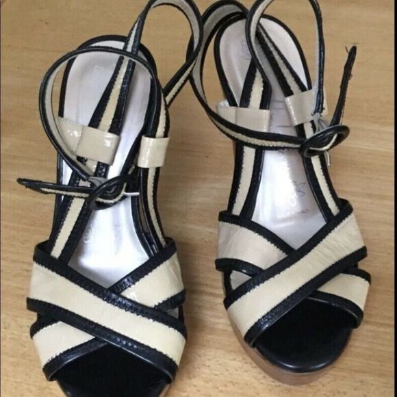 Nanette Lepore black & tan patent leather SEXY Wedge Sandals size 6.5 - Picture 3 of 8